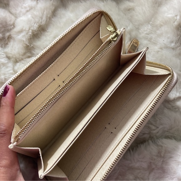 Louis Vuitton Axur zippy wallet luxury item - Picture 7 of 10